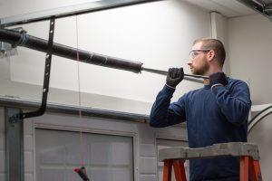 Know about the Services You Get from a Garage Door Repair Service
